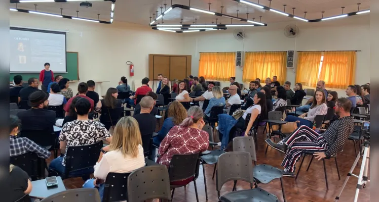 O evento que aconteceu no salão de eventos da Igreja São José contou com 90 pessoas, que entenderam um pouco sobre o mundo da palhaçaria, como essa prática foi chegar nos hospitais