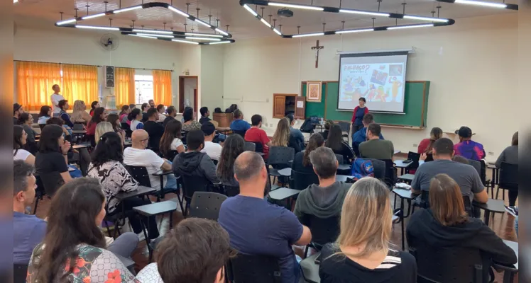 O evento que aconteceu no salão de eventos da Igreja São José contou com 90 pessoas, que entenderam um pouco sobre o mundo da palhaçaria, como essa prática foi chegar nos hospitais