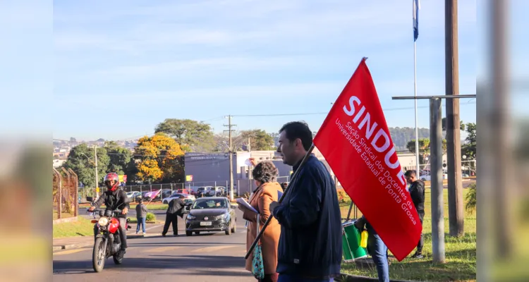 No campus Central da UEPG a greve conta com adesão de 95% de professores, enquanto no campus Uvaranas a estimativa do Comando da Greve Docente é de 90%