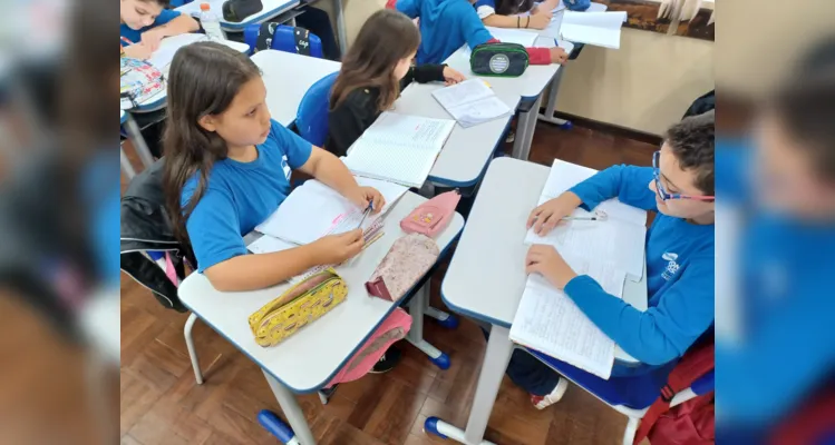 Após realizarem as pesquisas, os alunos elaboraram um texto e uma ilustração para cada religião estudada