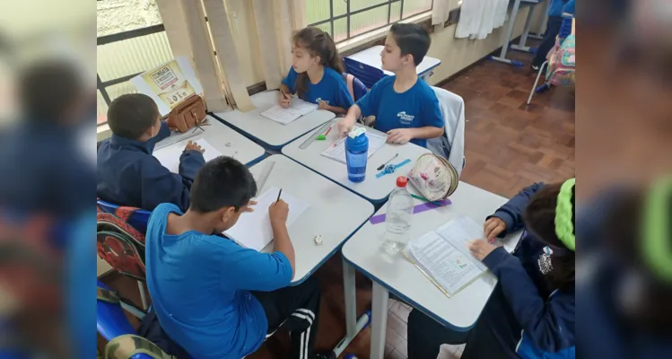 Os alunos elaboraram cartazes sobre a trasmissão, sintomas e medidas para a prevenção da dengue