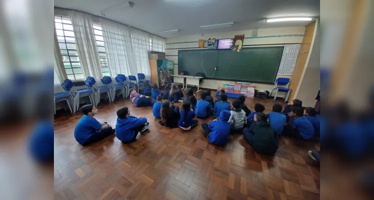 As atividades incluíram a videoaula do projeto Vamos Ler, a observação do planetário disponível na escola e a realização de fotografias diurnas e noturnas do céu feitas pelos estudantes