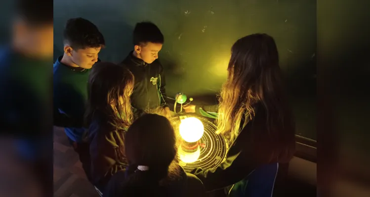 As atividades incluíram a videoaula do projeto Vamos Ler, a observação do planetário disponível na escola e a realização de fotografias diurnas e noturnas do céu feitas pelos estudantes