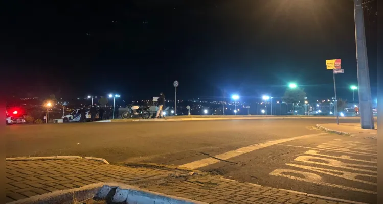 Carro da Guarda Municipal estaria transitando na rua Medeiros de Albuquerque.