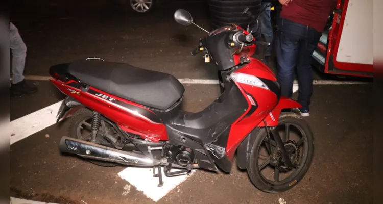 Motocicleta também se envolveu na colisão.