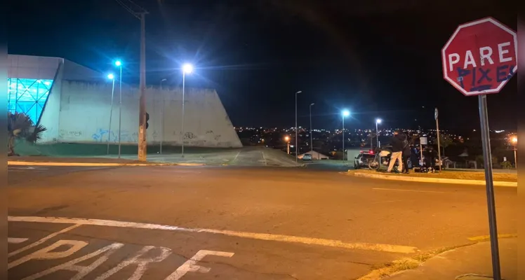 Colisão teria ocorrido entre os cruzamentos de ruas, onde há sinalização horizontal e vertical.