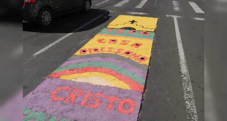 'Corpus Christi' leva fiéis às ruas de Ponta Grossa; veja fotos