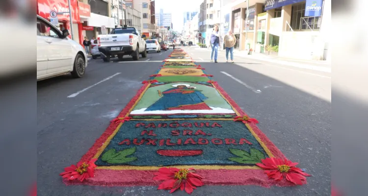 'Corpus Christi' leva fiéis às ruas de Ponta Grossa; veja fotos