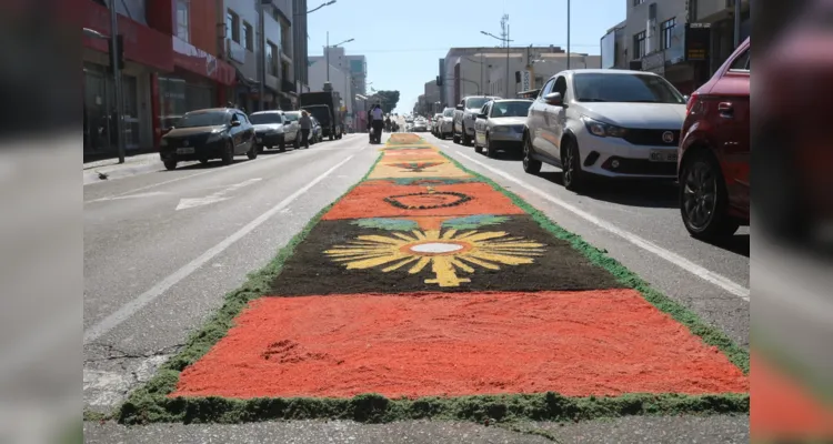 'Corpus Christi' leva fiéis às ruas de Ponta Grossa; veja fotos