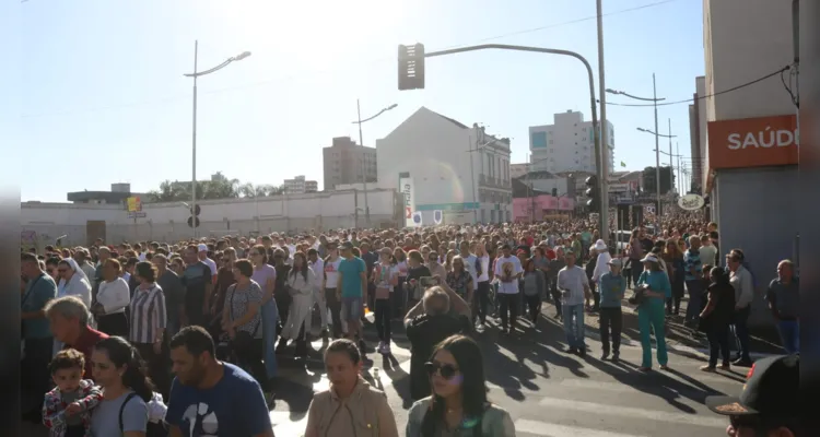 'Corpus Christi' leva fiéis às ruas de Ponta Grossa; veja fotos
