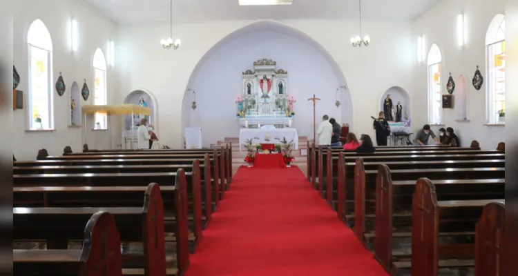 'Corpus Christi' leva fiéis às ruas de Ponta Grossa; veja fotos