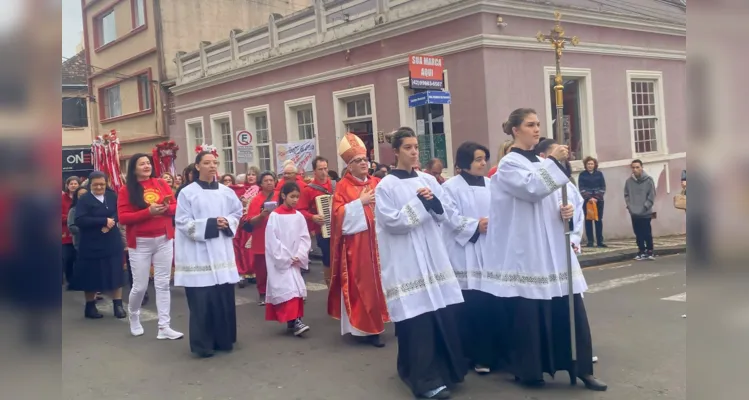 O bispo Dom Sergio todos os anos acompanha os festejos