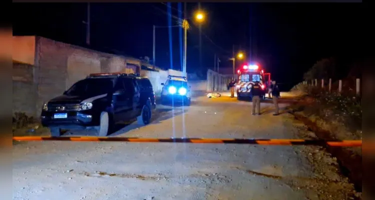 Equipes de segurança e do Corpo de Bombeiros estão no local da situação.