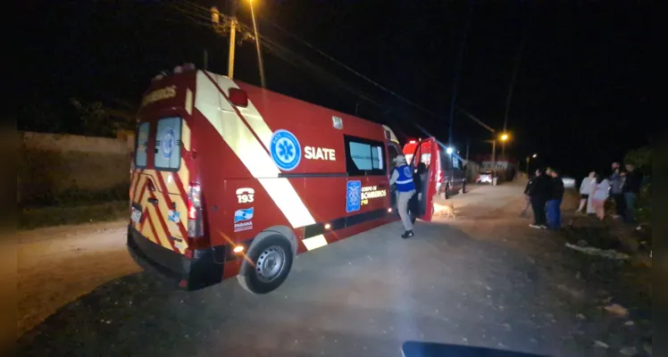 Corpo de Bombeiros também atendeu a situação na região do 'Ouro Verde', em Ponta Grossa.