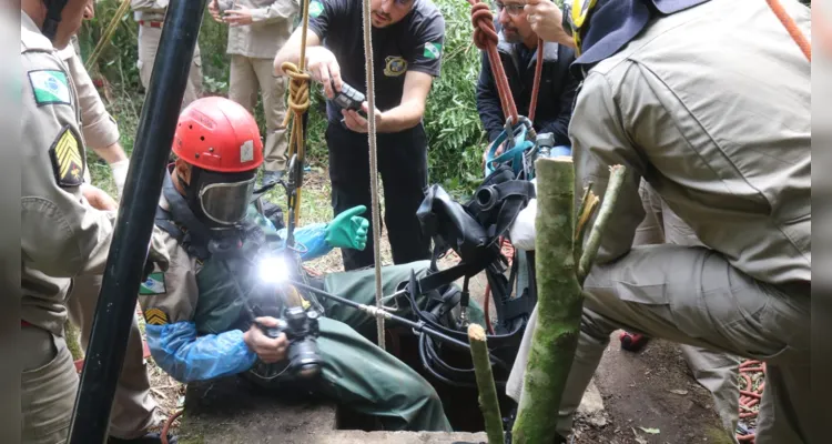 Bombeiros realizam buscas em poço abandonado no Distrito de Itaiacoca