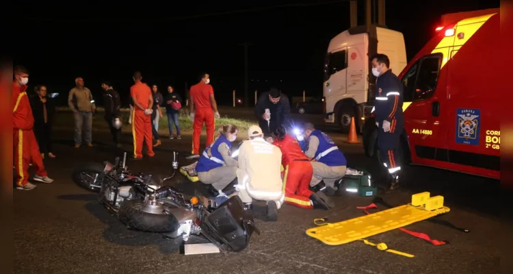 Equipes do Siate, do Samu e da PRF estiveram no local do acidente.