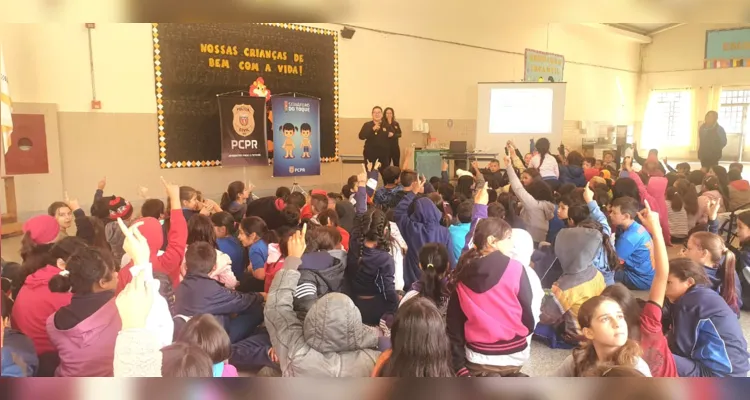 Estudantes participam de ações de cidadania com a Polícia Civil