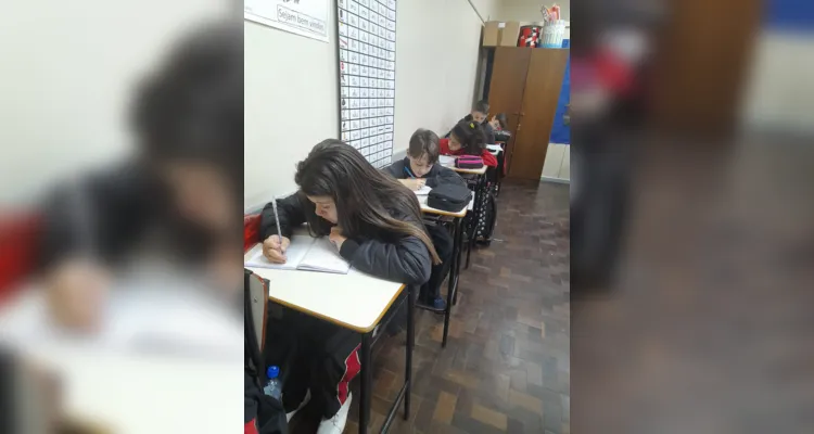 Como parte das atividades, os alunos produzram artigos de opinião e elaboraram cartazes sobre o tema
