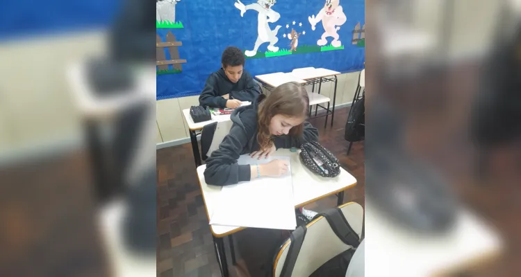 Como parte das atividades, os alunos produzram artigos de opinião e elaboraram cartazes sobre o tema