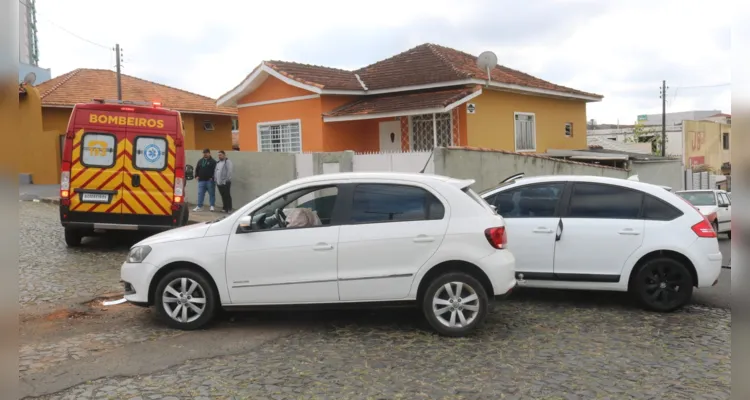 O Citroën C4 seguia pela rua Miguel Calmon, sentido Centro, quando acabou atingido por um Volkswagen Gol