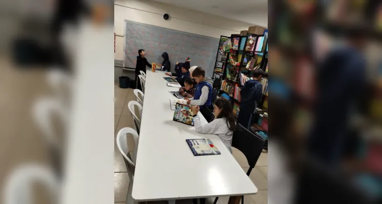 Trabalho foi dividido nos espaços da biblioteca e da sala de aula