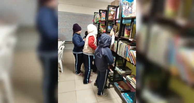 Trabalho foi dividido nos espaços da biblioteca e da sala de aula