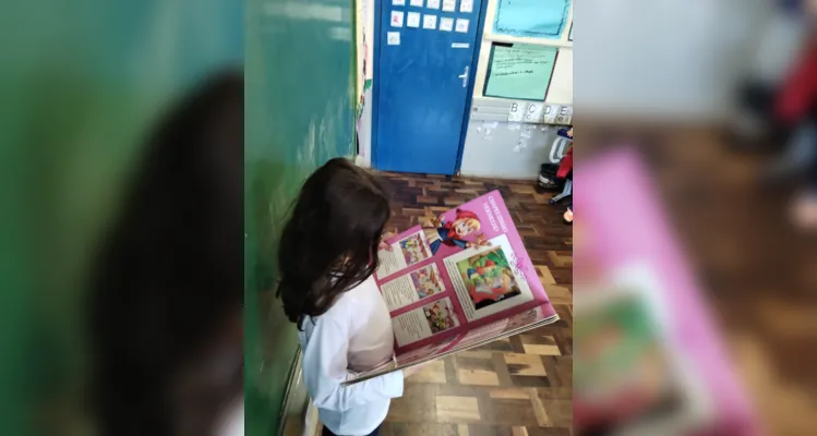 Trabalho foi dividido nos espaços da biblioteca e da sala de aula