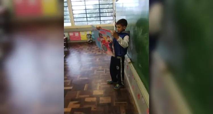 Trabalho foi dividido nos espaços da biblioteca e da sala de aula