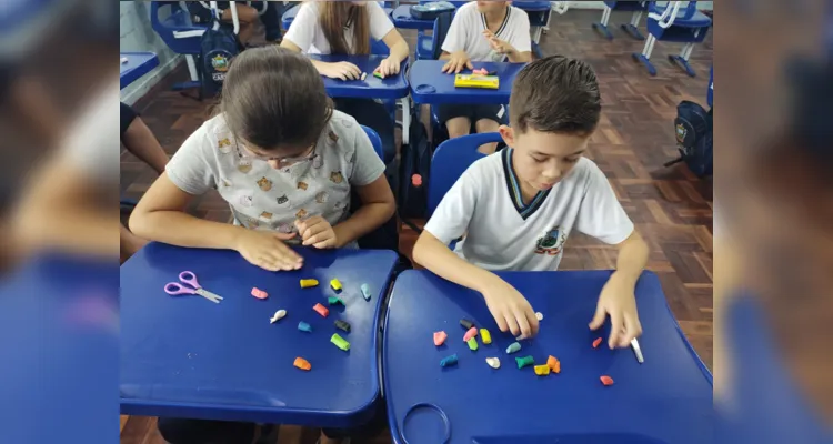 Práticas, como quiz e construção da pirâmide, engajaram educandos no trabalho