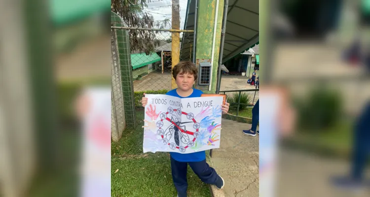 Como complemento as atividades desenvolvidas em sala, os alunos realizaram uma panfletagem na saída da aula