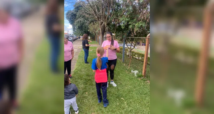 Como complemento as atividades desenvolvidas em sala, os alunos realizaram uma panfletagem na saída da aula