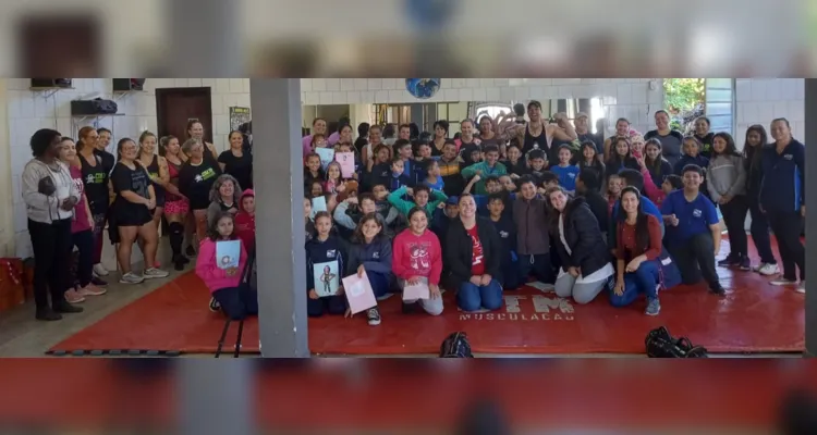 A turma do quinto ano realizou apresentações com os trabalhos realizados a partir dos estudos sobre diversidade e respeito