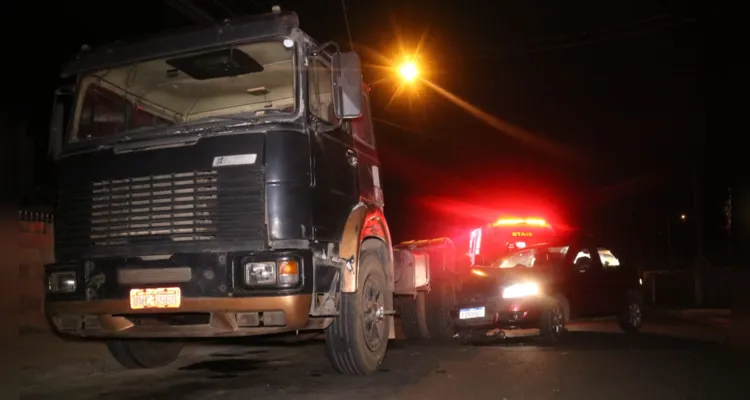 Ocupantes foram atingidos pelos estilhaços dos vidros quebrados