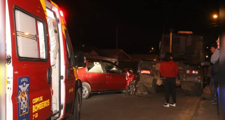 Ocupantes foram atingidos pelos estilhaços dos vidros quebrados