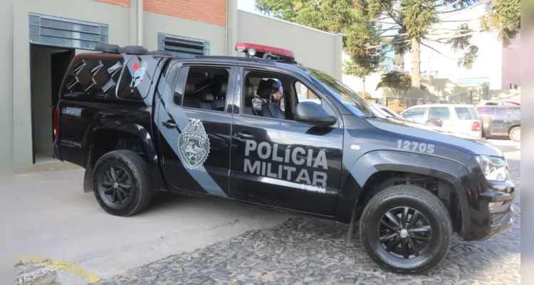 Ainda foram localizadas quatro balanças de precisão, R$ 532 em dinheiro;,11 munições de calibre 32, uma chave e um veículo Renault Kwid