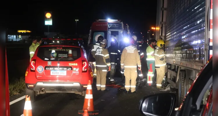 Motorista ficou preso nas ferragens e morreu no local