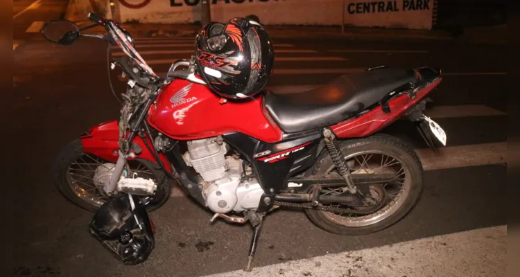 Carro e moto colidem no Centro de Ponta Grossa