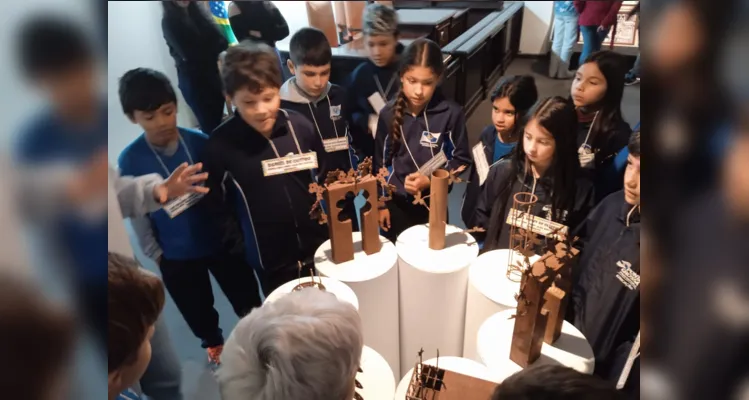 A exposição possibilitou aos estudantes conhecer os mais variados aspectos da formção e da história de Ponta Grossa