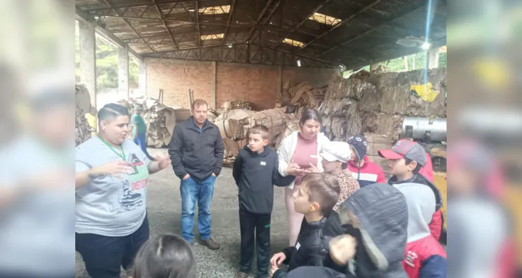 Educandos puderam explorar e conhecer várias características da temática durante passeio