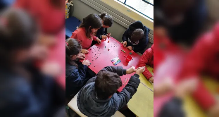 Educandos colocaram a 'mão na massinha' para construir valoroso trabalho matemático