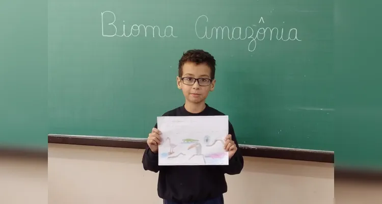 Os alunos assistiram ao conteúdo produzido pelo projeto Vamos Ler e realizaram ilustrações com aquilo que mais lhes chamou a atenção sobre o bioma 
