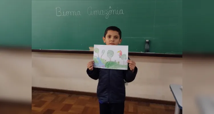 Os alunos assistiram ao conteúdo produzido pelo projeto Vamos Ler e realizaram ilustrações com aquilo que mais lhes chamou a atenção sobre o bioma 