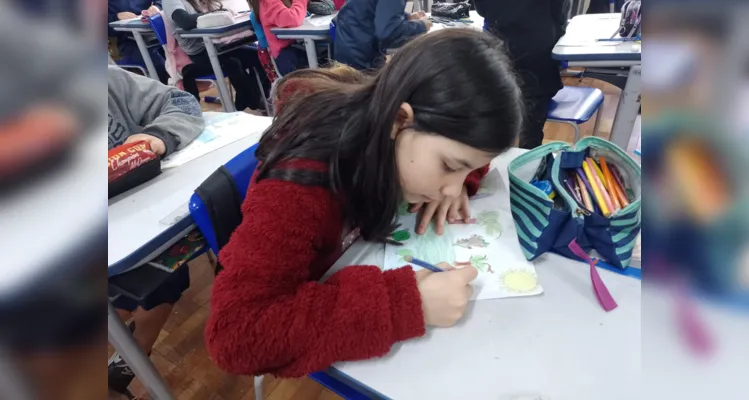 Os alunos assistiram ao conteúdo produzido pelo projeto Vamos Ler e realizaram ilustrações com aquilo que mais lhes chamou a atenção sobre o bioma 