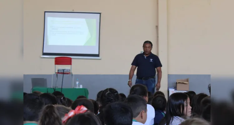 Debates importantes foram colocados juntos aos educandos
