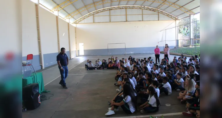 Debates importantes foram colocados juntos aos educandos