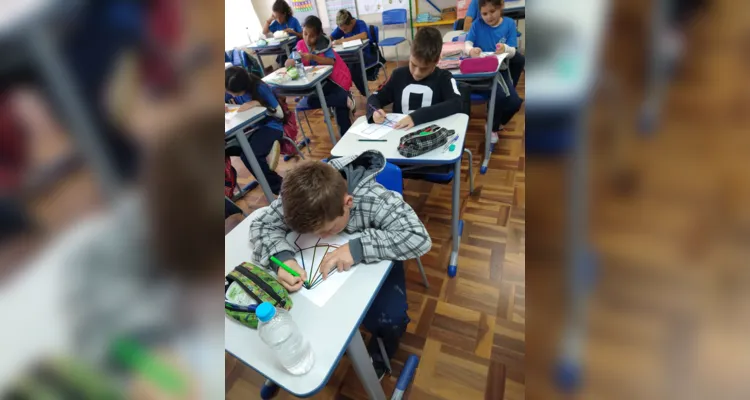 Com a montagem dos sólidos, os alunos puderam compreender melhor a formação e as partes que compõem o objeto de estudo 