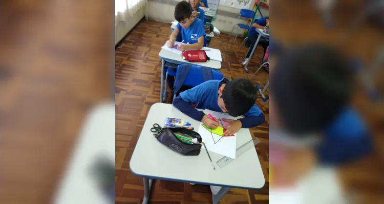 Com a montagem dos sólidos, os alunos puderam compreender melhor a formação e as partes que compõem o objeto de estudo 