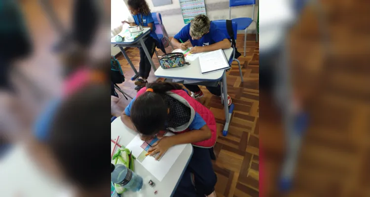 Com a montagem dos sólidos, os alunos puderam compreender melhor a formação e as partes que compõem o objeto de estudo 