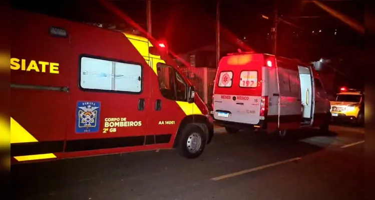 Após a ação criminosa, o adolescente se deslocou até uma residências nas imediações, onde foram acionados o Corpo de Bombeiros (Siate) e o Samu