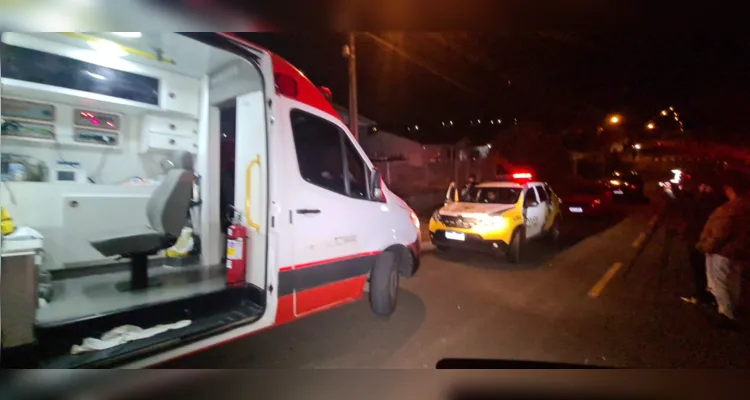 Após a ação criminosa, o adolescente se deslocou até uma residências nas imediações, onde foram acionados o Corpo de Bombeiros (Siate) e o Samu